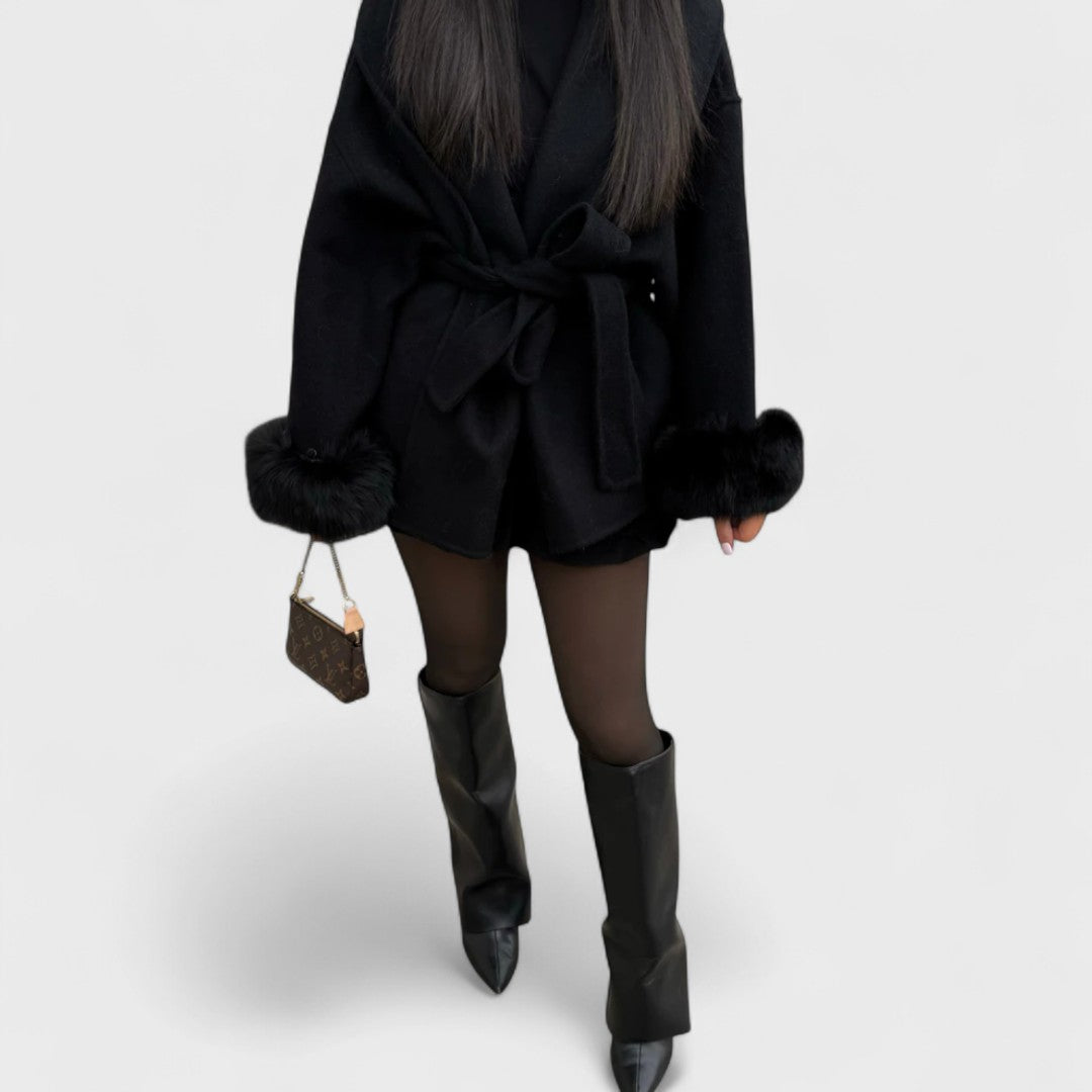 Lucia– Cappotto in Lana con Polsini in Pelliccia