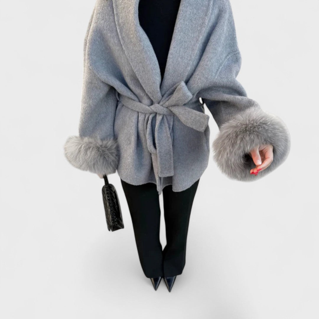 Lucia– Cappotto in Lana con Polsini in Pelliccia