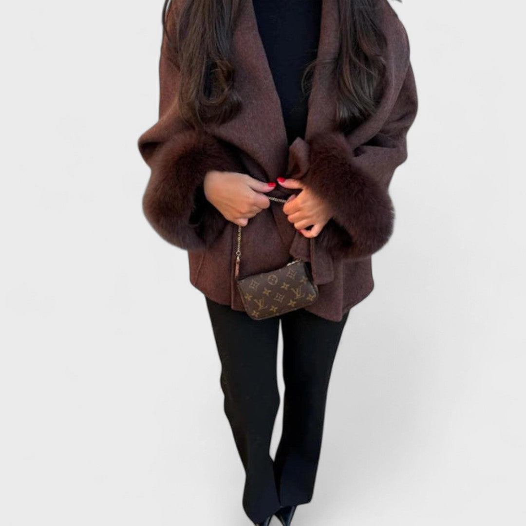 Lucia– Cappotto in Lana con Polsini in Pelliccia