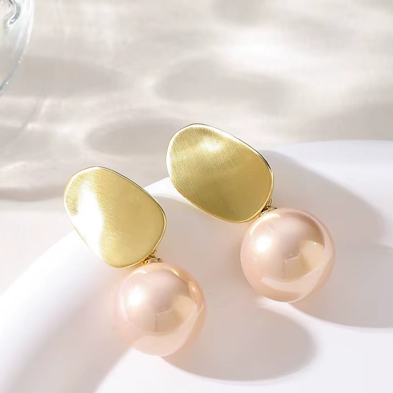 Orecchini dorati in perla d'acqua dolce