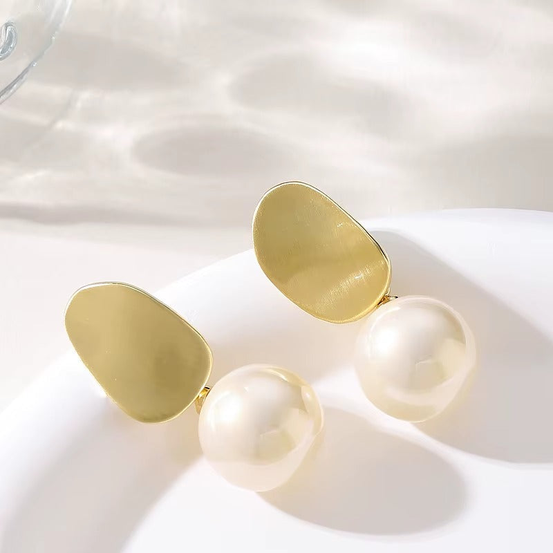 Orecchini dorati in perla d'acqua dolce