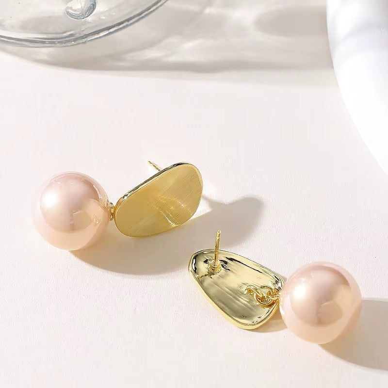 Orecchini dorati in perla d'acqua dolce